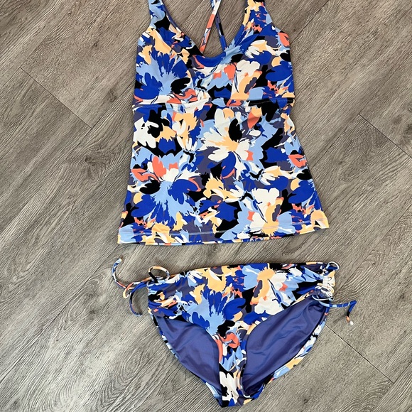Athleta Other - Athleta Floral Print Tankini Swimsuit Small top (up to full C), Medium bottoms